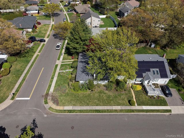 39 Deer Path Lane, Syosset, NY 11791