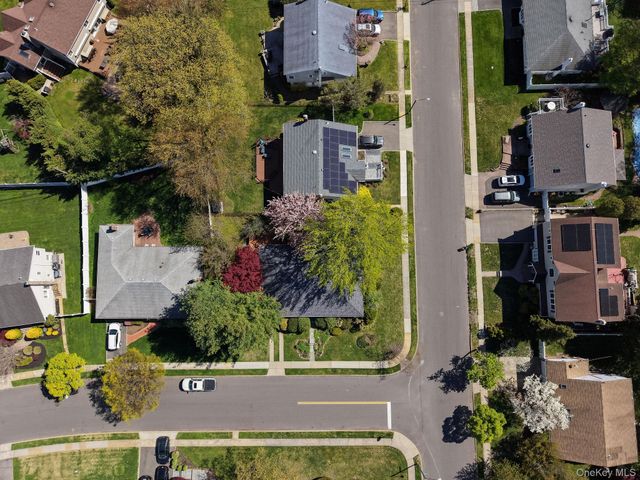 39 Deer Path Lane, Syosset, NY 11791