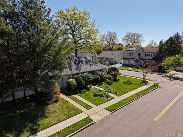 39 Deer Path Lane, Syosset, NY 11791
