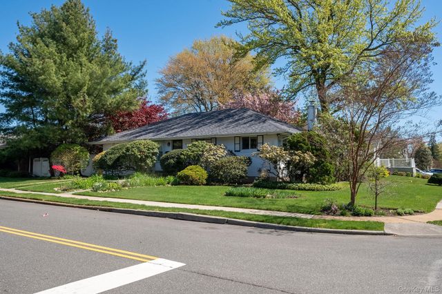 39 Deer Path Lane, Syosset, NY 11791