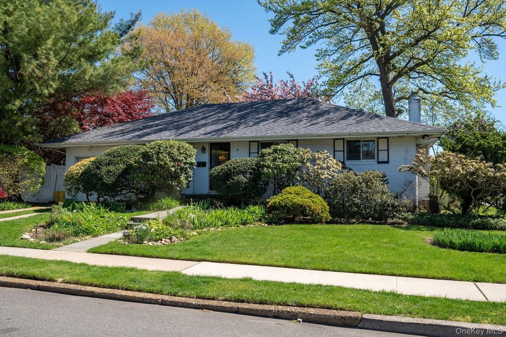 39 Deer Path Lane, Syosset, NY 11791