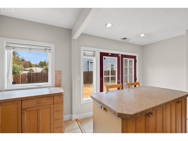 6000 Se 128TH Ave, Portland, OR 97236