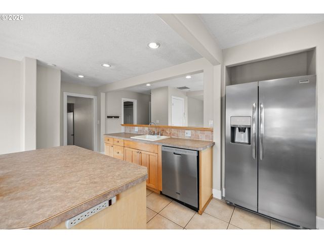 6000 Se 128TH Ave, Portland, OR 97236