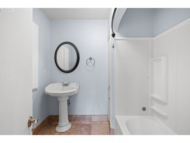 6000 Se 128TH Ave, Portland, OR 97236