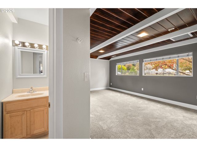 6000 Se 128TH Ave, Portland, OR 97236