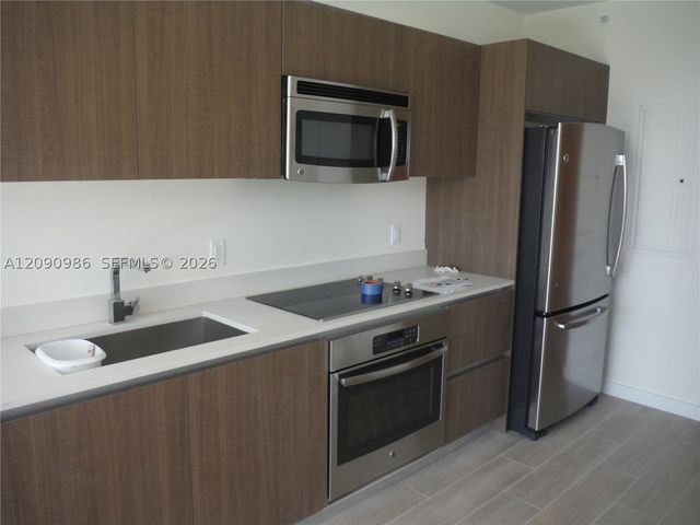1600 SW 1st Ave 811, Miami, FL 33129