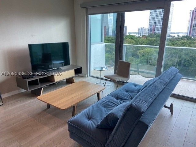 1600 SW 1st Ave 811, Miami, FL 33129