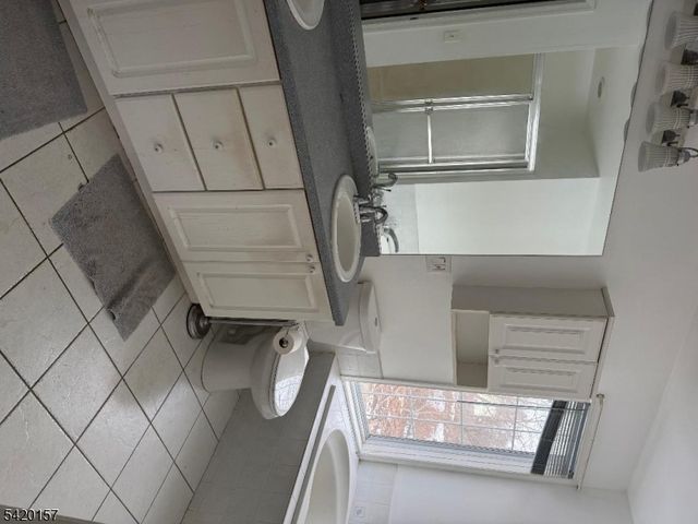 39 Canterbury Ln, Mansfield Twp., NJ 07840