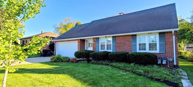 9715 W Wisconsin AVENUE, Wauwatosa, WI 53226