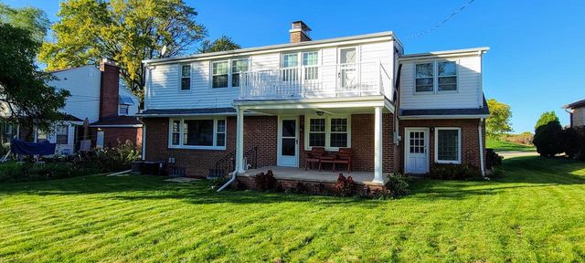 9715 W Wisconsin AVENUE, Wauwatosa, WI 53226