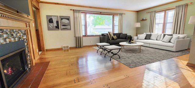 9715 W Wisconsin AVENUE, Wauwatosa, WI 53226