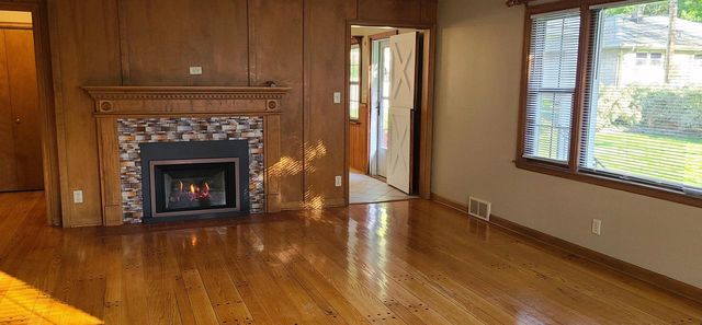 9715 W Wisconsin AVENUE, Wauwatosa, WI 53226