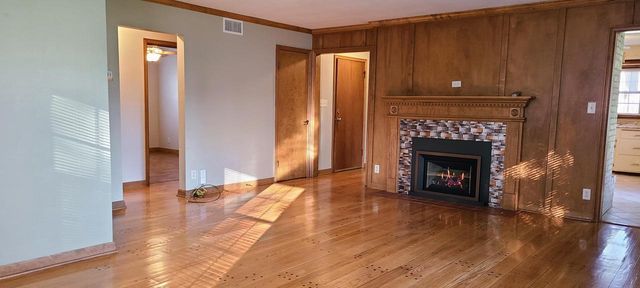 9715 W Wisconsin AVENUE, Wauwatosa, WI 53226