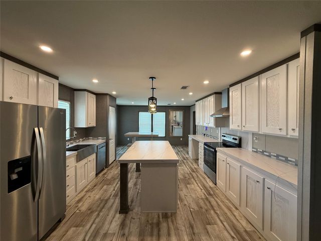 421 Bower Lane, Conroe, TX 77303