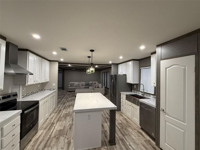 421 Bower Lane, Conroe, TX 77303