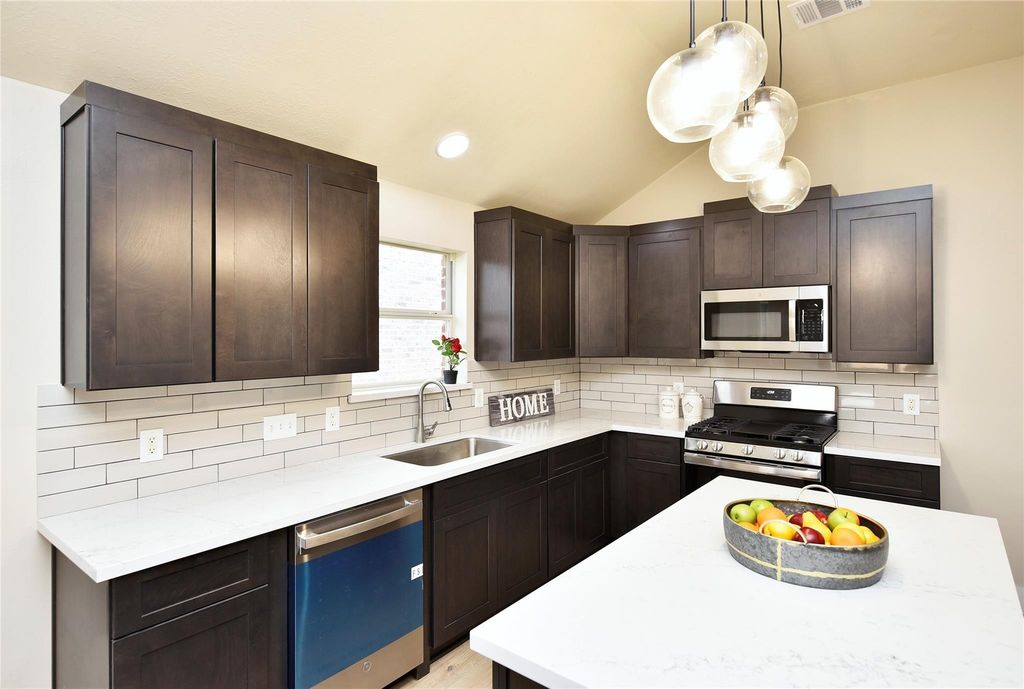 7715 Butler Lakes Court, Rosenberg, TX 77469