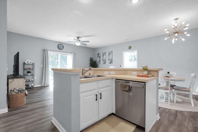 6220 Harbour Pointe, 101, Columbus, OH 43231