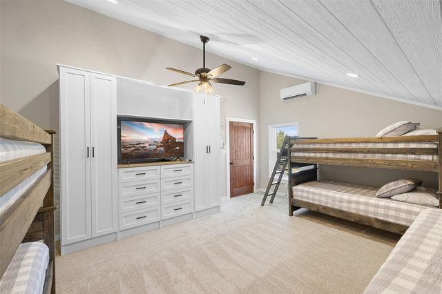 2215 Oakridge Road, Weimar, TX 78962