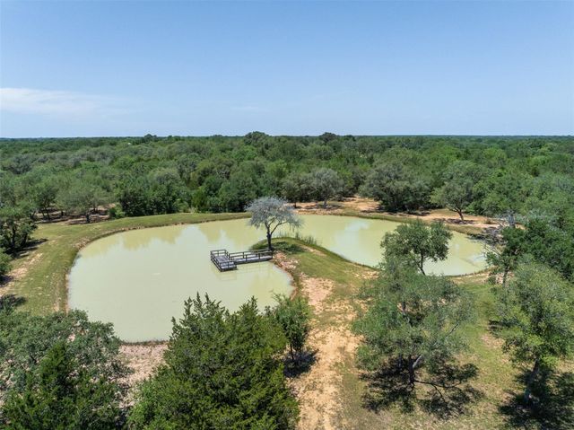 2215 Oakridge Road, Weimar, TX 78962