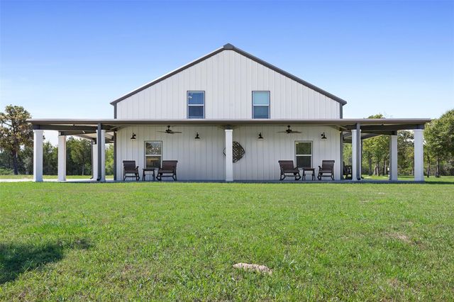 2215 Oakridge Road, Weimar, TX 78962