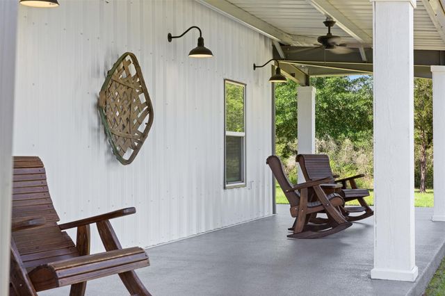 2215 Oakridge Road, Weimar, TX 78962
