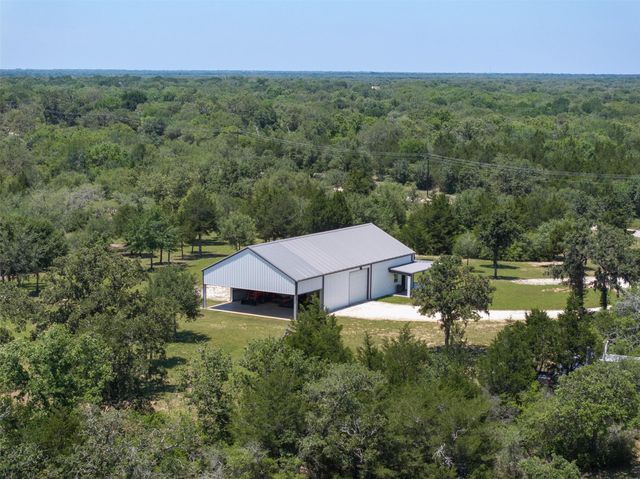 2215 Oakridge Road, Weimar, TX 78962