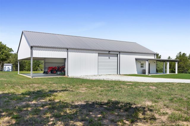 2215 Oakridge Road, Weimar, TX 78962