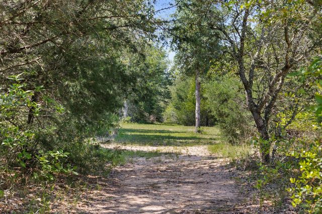 2215 Oakridge Road, Weimar, TX 78962