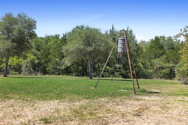 2215 Oakridge Road, Weimar, TX 78962