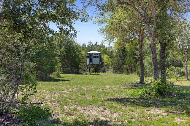 2215 Oakridge Road, Weimar, TX 78962