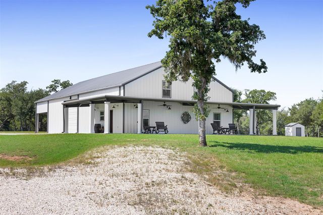 2215 Oakridge Road, Weimar, TX 78962
