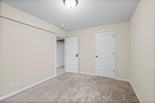 1402 SW 8th Terrace, Oak Grove, MO 64075