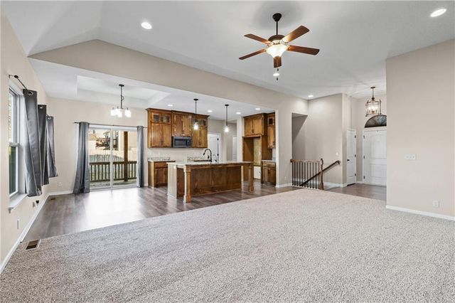 1402 SW 8th Terrace, Oak Grove, MO 64075