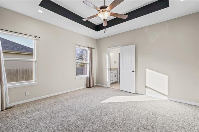 1402 SW 8th Terrace, Oak Grove, MO 64075