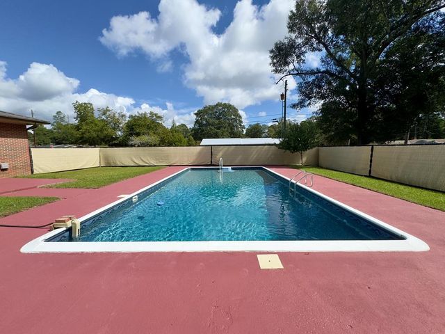 400 Pinecrest Dr., Dothan, AL 36301