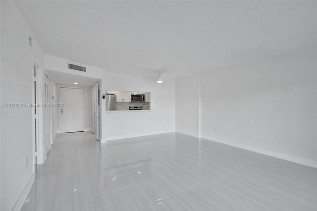 4164 Inverrary Dr 305, Lauderhill, FL 33319