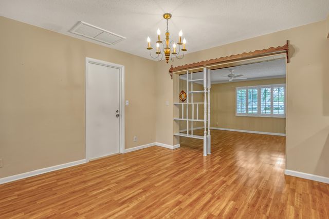 24 Pinetree Circle, Tequesta, FL 33469