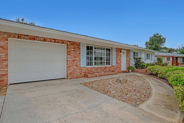 24 Pinetree Circle, Tequesta, FL 33469