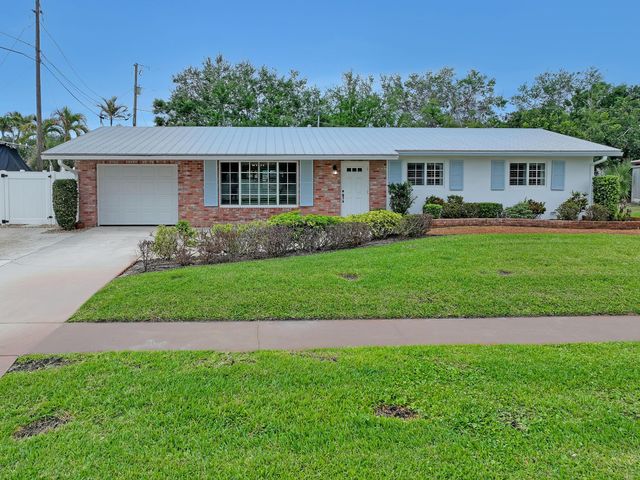 24 Pinetree Circle, Tequesta, FL 33469