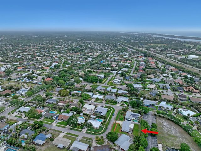 24 Pinetree Circle, Tequesta, FL 33469