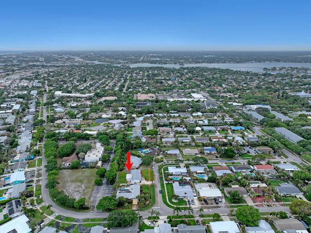 24 Pinetree Circle, Tequesta, FL 33469