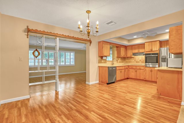 24 Pinetree Circle, Tequesta, FL 33469