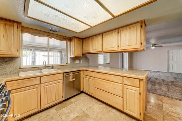 1556 E GLADE Avenue, Mesa, AZ 85204