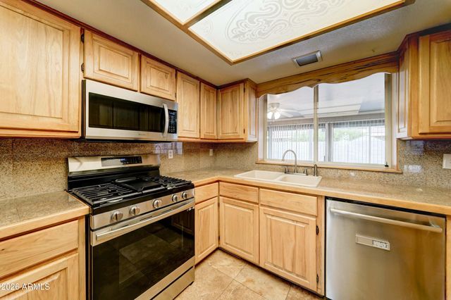 1556 E GLADE Avenue, Mesa, AZ 85204