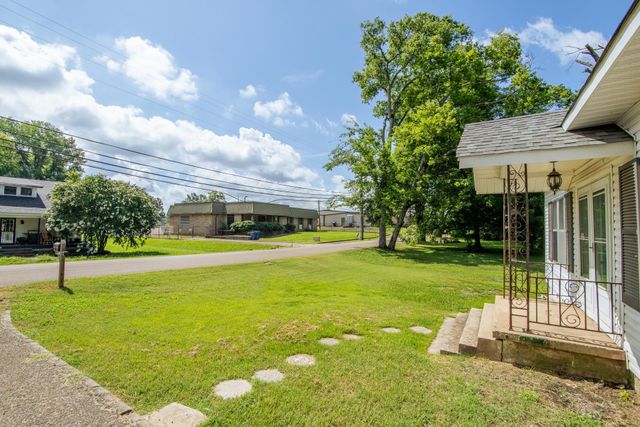 70 PICKWICK ST, Savannah, TN 38372