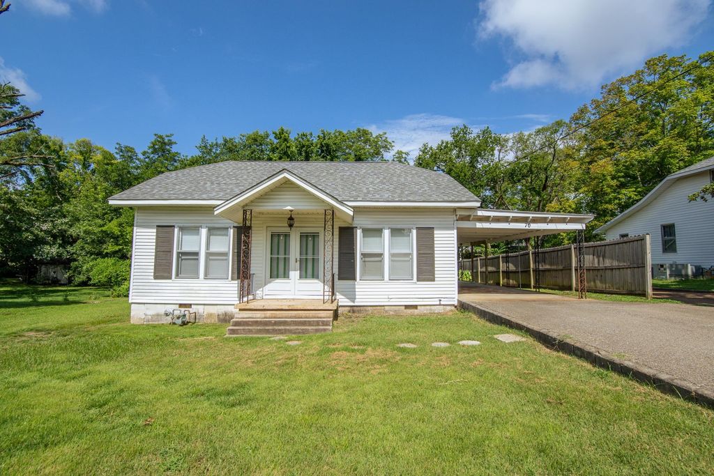 70 PICKWICK ST, Savannah, TN 38372