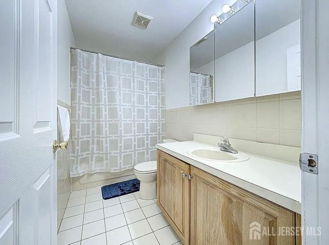 351 Bowler Court, Piscataway, NJ 08854