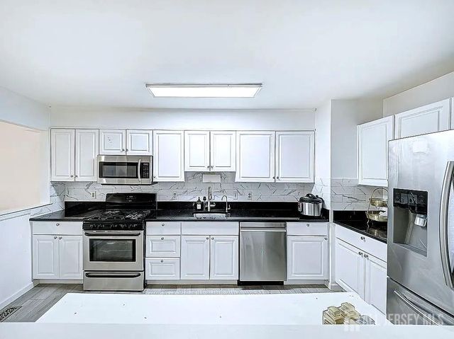 351 Bowler Court, Piscataway, NJ 08854