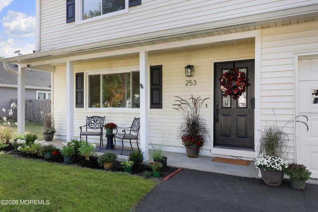253 Forest Avenue, Middletown, NJ 07748