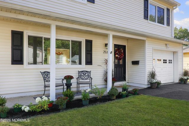 253 Forest Avenue, Middletown, NJ 07748